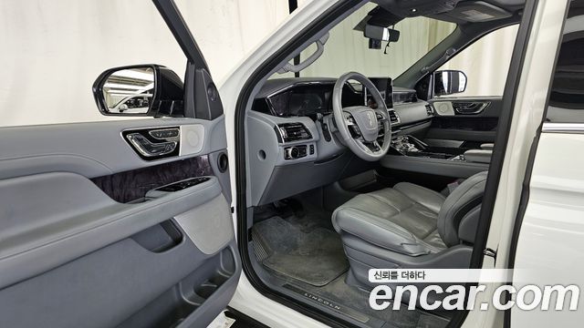 Lincoln Navigator 2021 — photo 13