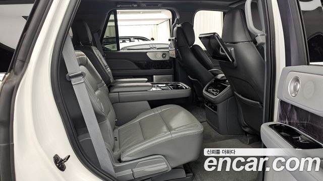 Lincoln Navigator 2021 — photo 18