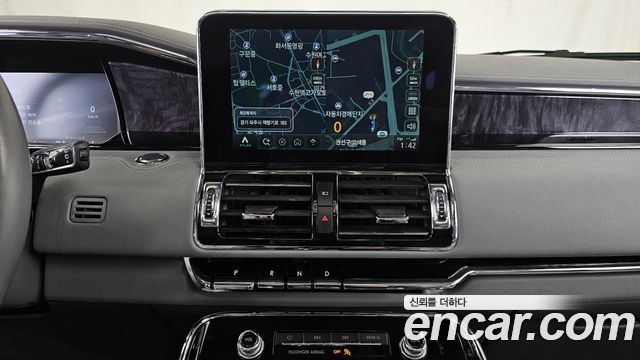 Lincoln Navigator 2021 — photo 20