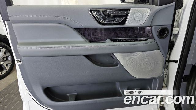 Lincoln Navigator 2021 — photo 14