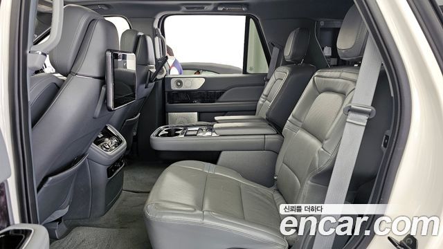 Lincoln Navigator 2021 — photo 16
