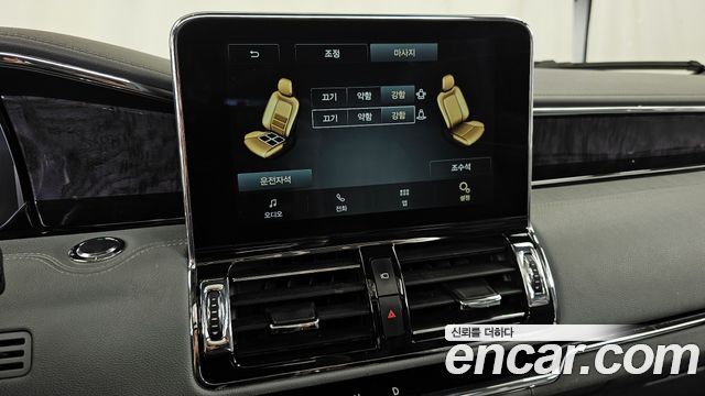 Lincoln Navigator 2021 — photo 31