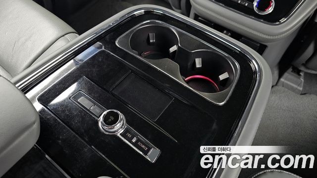 Lincoln Navigator 2021 — photo 33