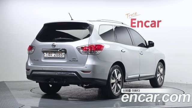 Nissan Pathfinder 2015 — photo 2
