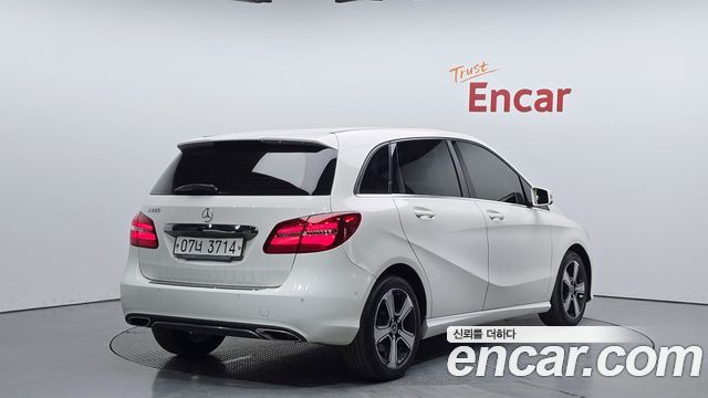 Mercedes-Benz B-Class 2018 — photo 2