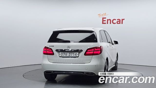 Mercedes-Benz B-Class 2018 — photo 4