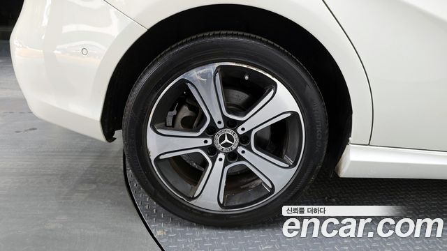 Mercedes-Benz B-Class 2018 — photo 5