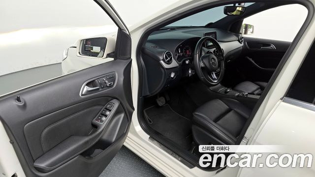 Mercedes-Benz B-Class 2018 — photo 13