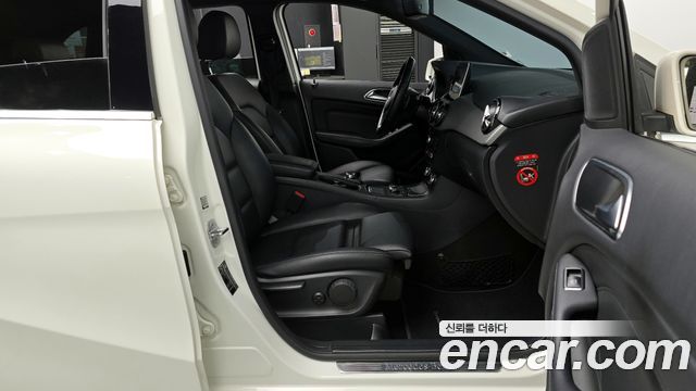 Mercedes-Benz B-Class 2018 — photo 17