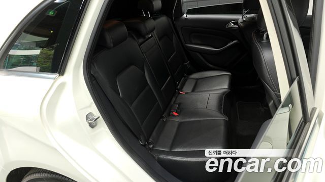 Mercedes-Benz B-Class 2018 — photo 18