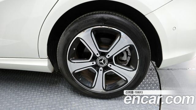 Mercedes-Benz B-Class 2018 — photo 7