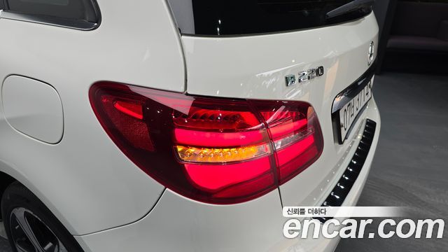 Mercedes-Benz B-Class 2018 — photo 9
