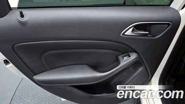 Mercedes-Benz B-Class 2018 — photo 15