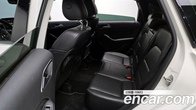 Mercedes-Benz B-Class 2018 — photo 16