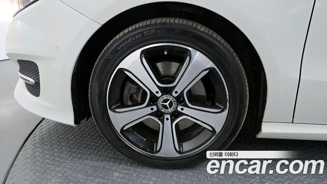 Mercedes-Benz B-Class 2018 — photo 30