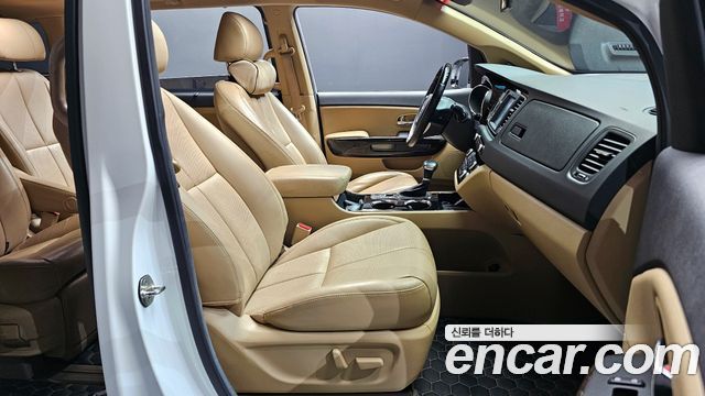 Kia Canival 2019 — photo 17