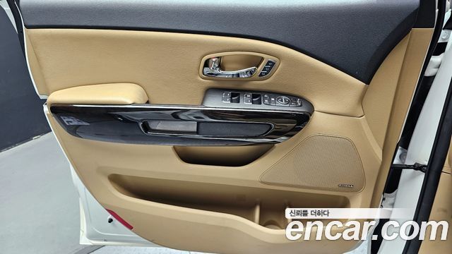 Kia Canival 2019 — photo 14