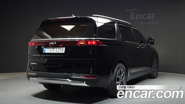 Kia Canival 2023 — photo 2