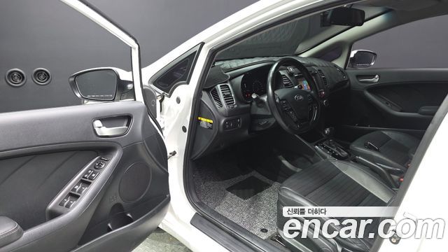 Kia K3 2018 — photo 10