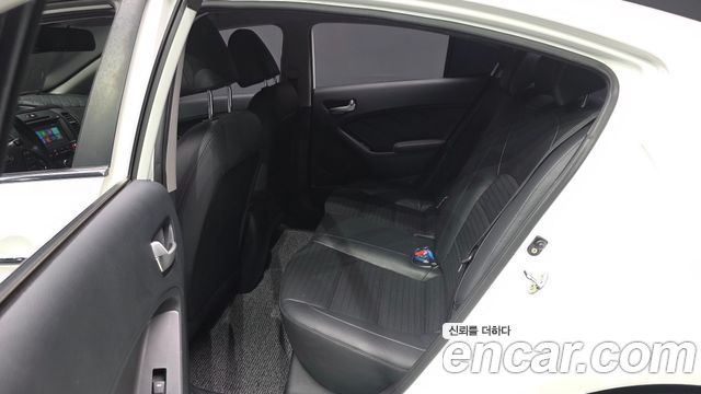Kia K3 2018 — photo 11