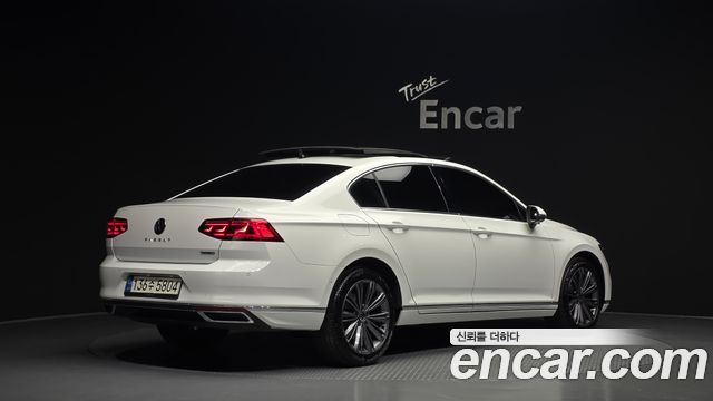 Volkswagen Passat 2021 — photo 2