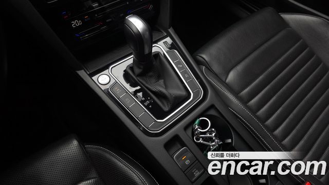 Volkswagen Passat 2021 — photo 12