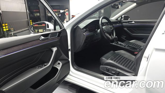 Volkswagen Passat 2021 — photo 13