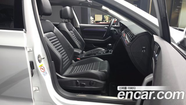 Volkswagen Passat 2021 — photo 17