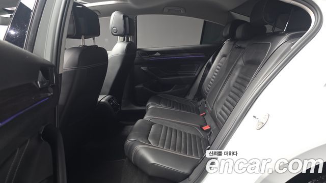 Volkswagen Passat 2021 — photo 18
