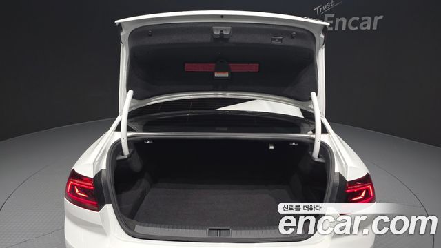 Volkswagen Passat 2021 — photo 26