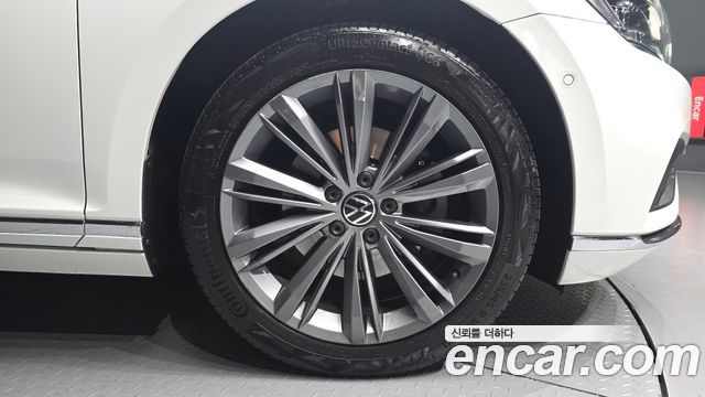Volkswagen Passat 2021 — photo 7