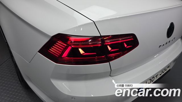 Volkswagen Passat 2021 — photo 9