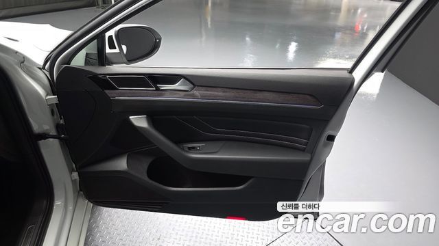 Volkswagen Passat 2021 — photo 14