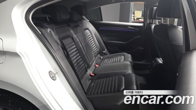 Volkswagen Passat 2021 — photo 16