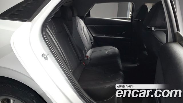 Hyundai AVANTE 2022 — photo 18