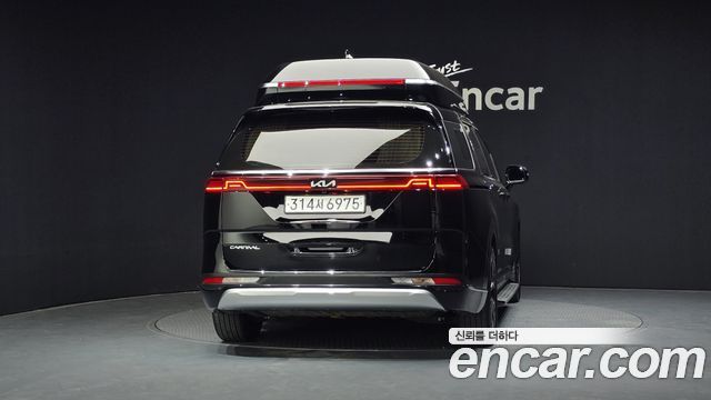Kia Canival 2023 — photo 4