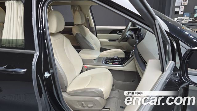 Kia Canival 2023 — photo 17