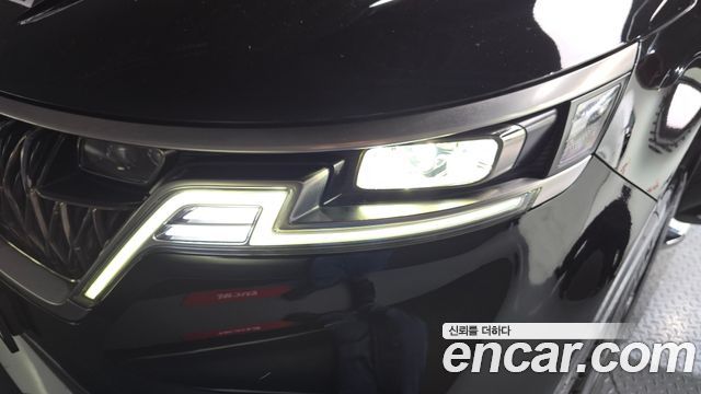 Kia Canival 2023 — photo 8