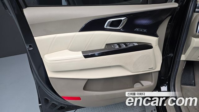 Kia Canival 2023 — photo 14