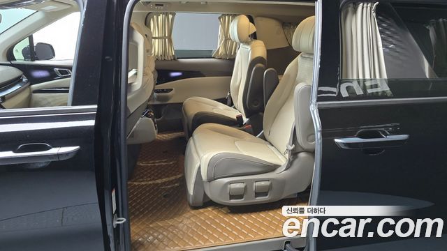 Kia Canival 2023 — photo 16