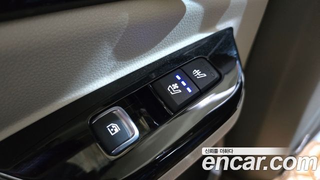 Kia Canival 2023 — photo 28