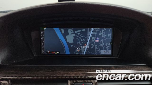 BMW 3-Series 2011 — photo 13