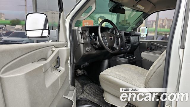 GMC Savana 2020 — photo 13