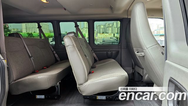GMC Savana 2020 — photo 17
