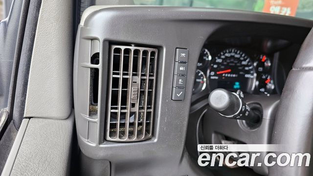 GMC Savana 2020 — photo 25