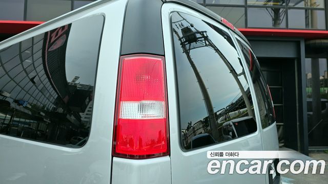 GMC Savana 2020 — photo 9