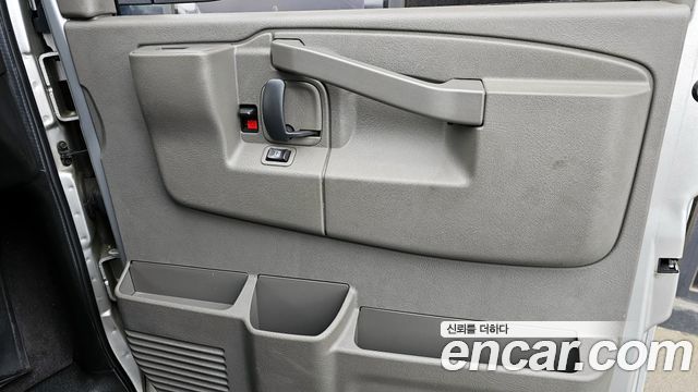 GMC Savana 2020 — photo 15