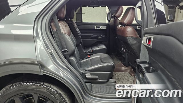 Ford Explorer 2021 — photo 17