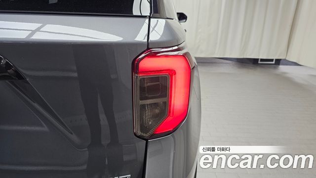 Ford Explorer 2021 — photo 9