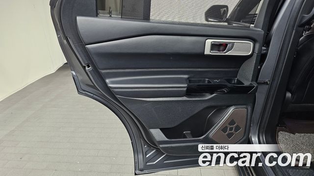 Ford Explorer 2021 — photo 15